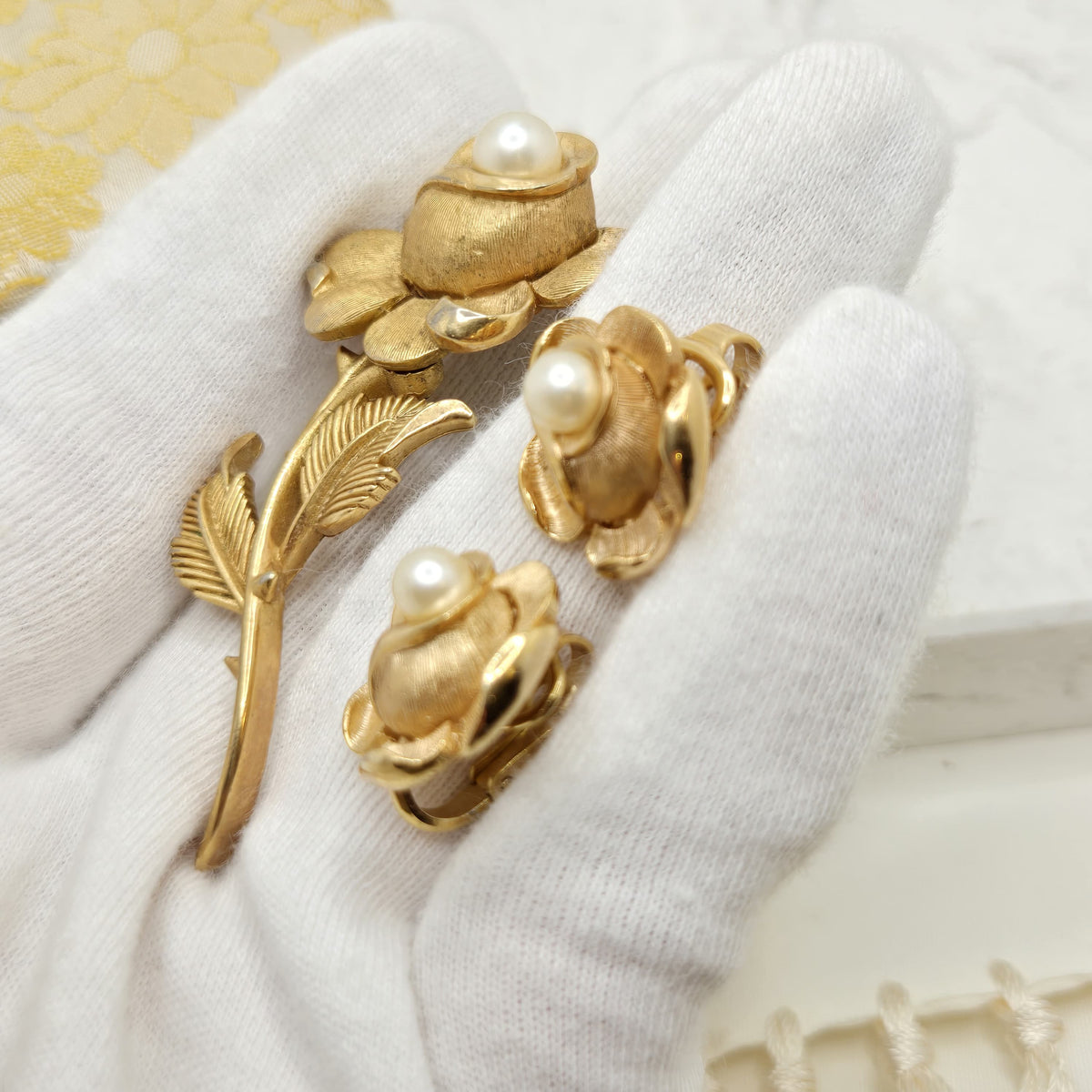 Vintage Trifari Crown Rose Flower Gold Tone Faux Pearl Brooch Pin Clip On Earrings Set
