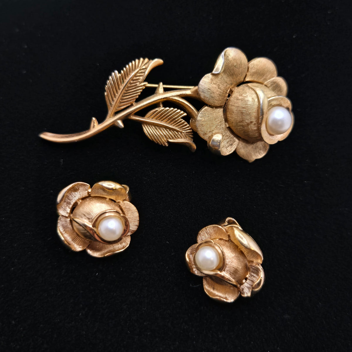 Vintage Trifari Crown Rose Flower Gold Tone Faux Pearl Brooch Pin Clip On Earrings Set