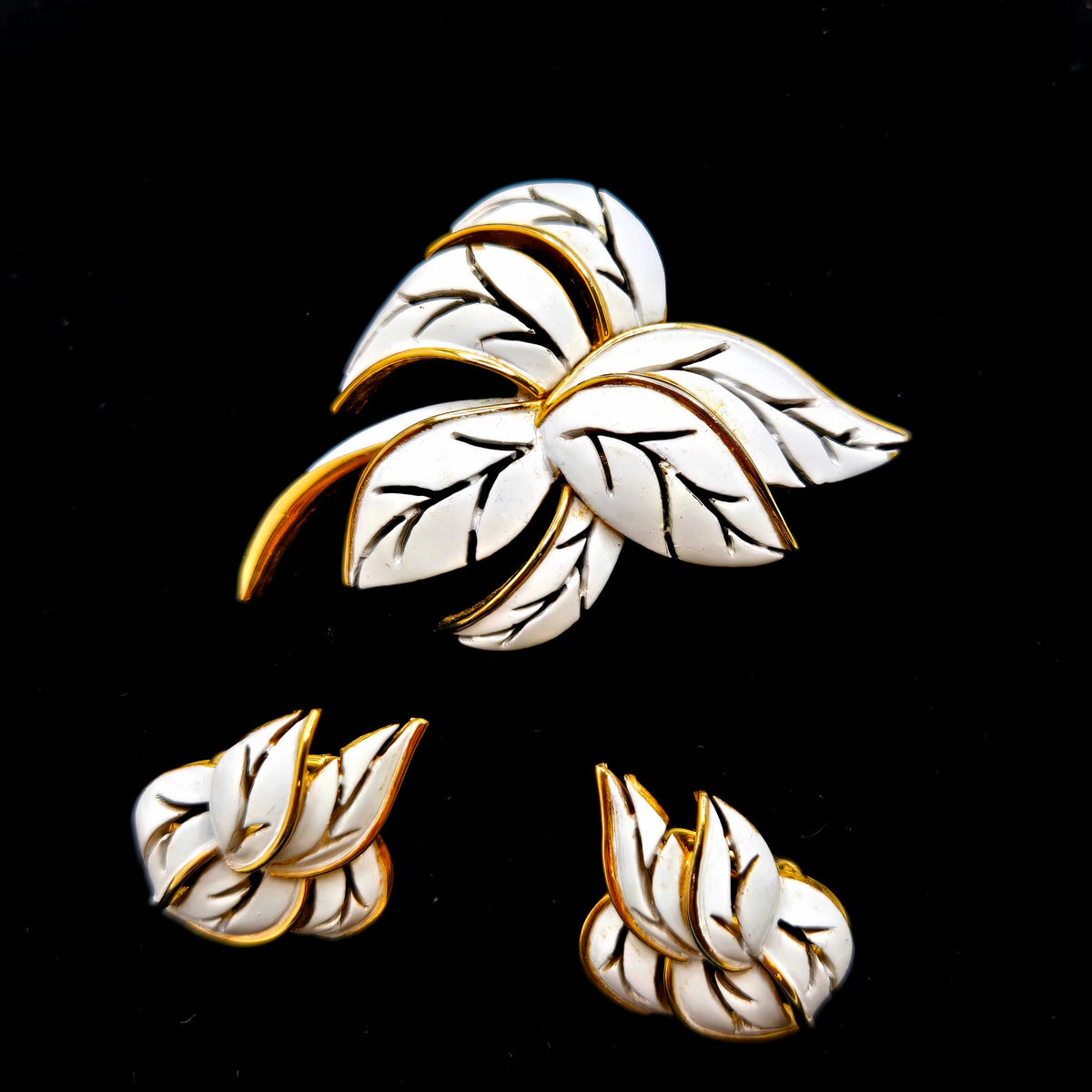 Vintage Trifari Crown White Enamel Leaf Gold Tone Brooch Pin Clip On Earrings Set