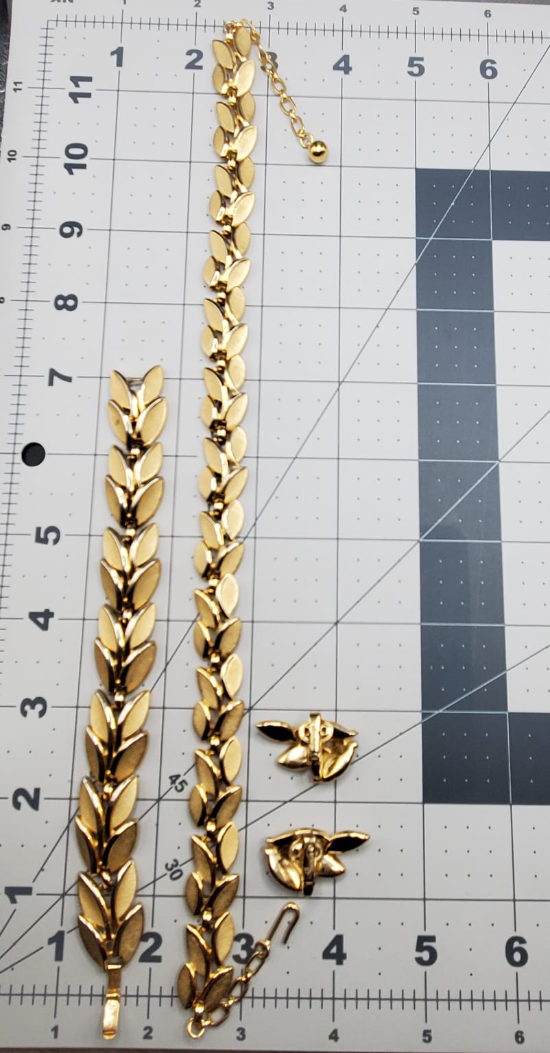 Vintage TRIFARI Leaves Link Necklace, Bracelet and Clip On Earrings Set