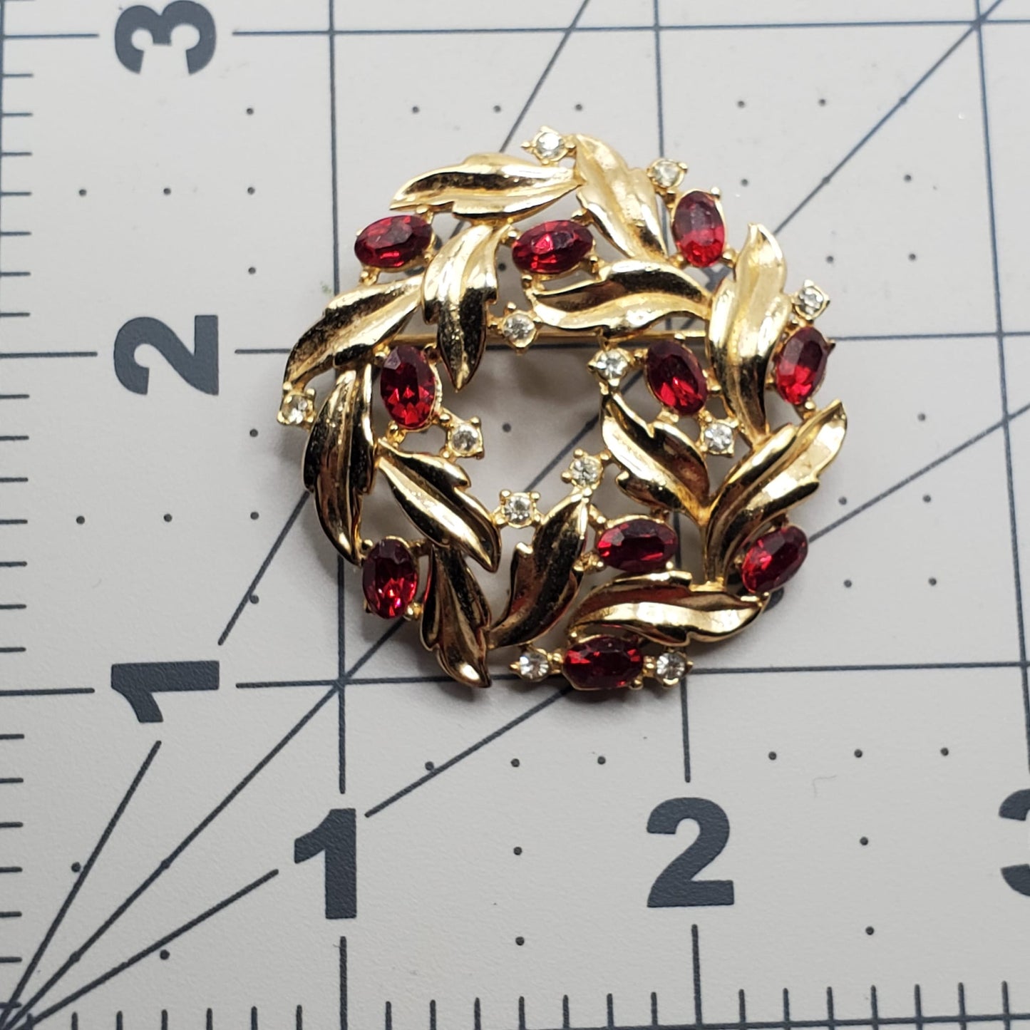 Vintage TRIFARI CROWN Signed Wreath Gold Tone Brooch Pin with Ruby Red and Clear Rhinestones