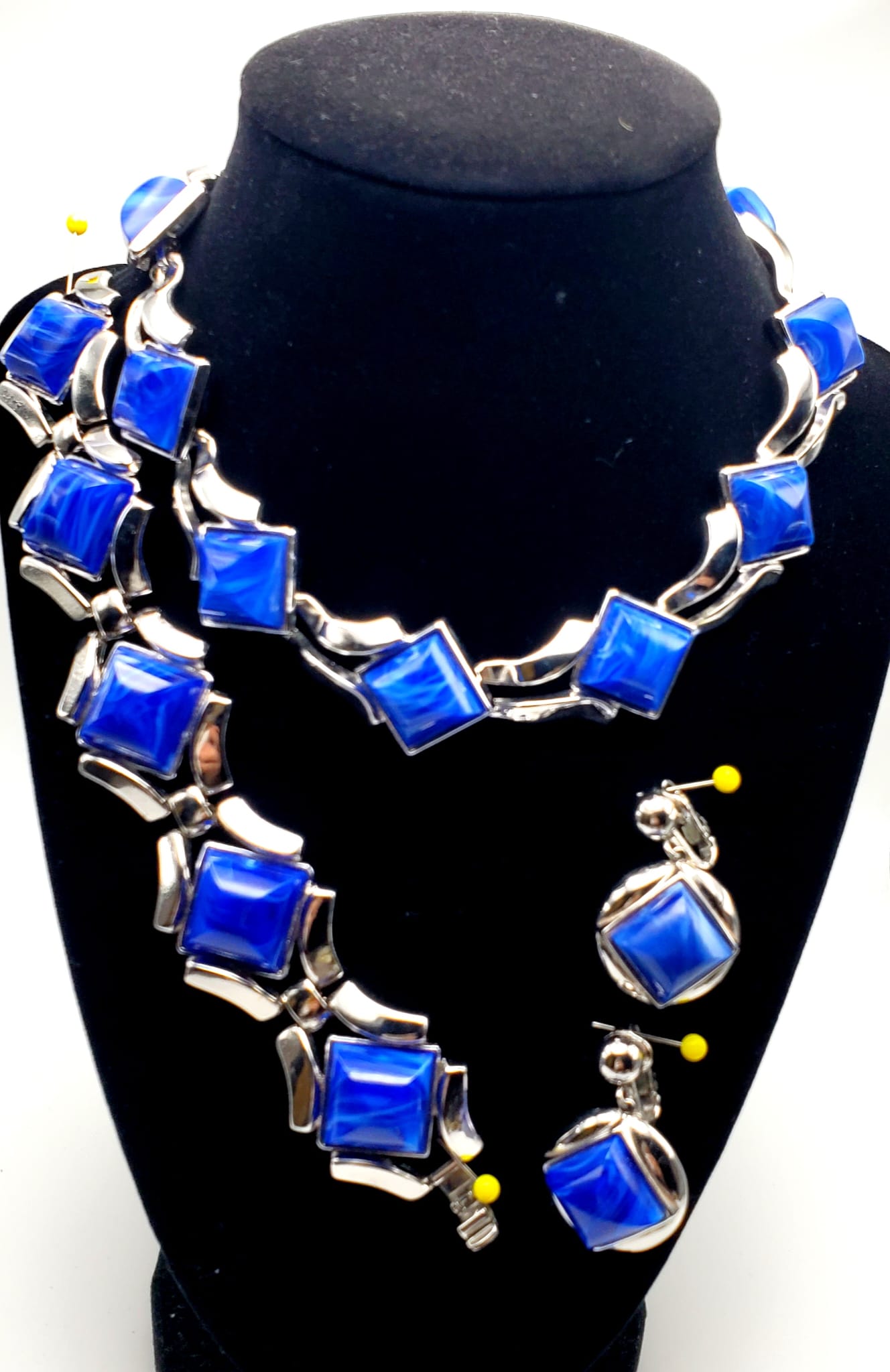 Vintage TRIFARI CROWN Signed Square Blue Lucite,Silver Tone Chunky Choker Necklace, Bracelet and Clip on Earrings Set