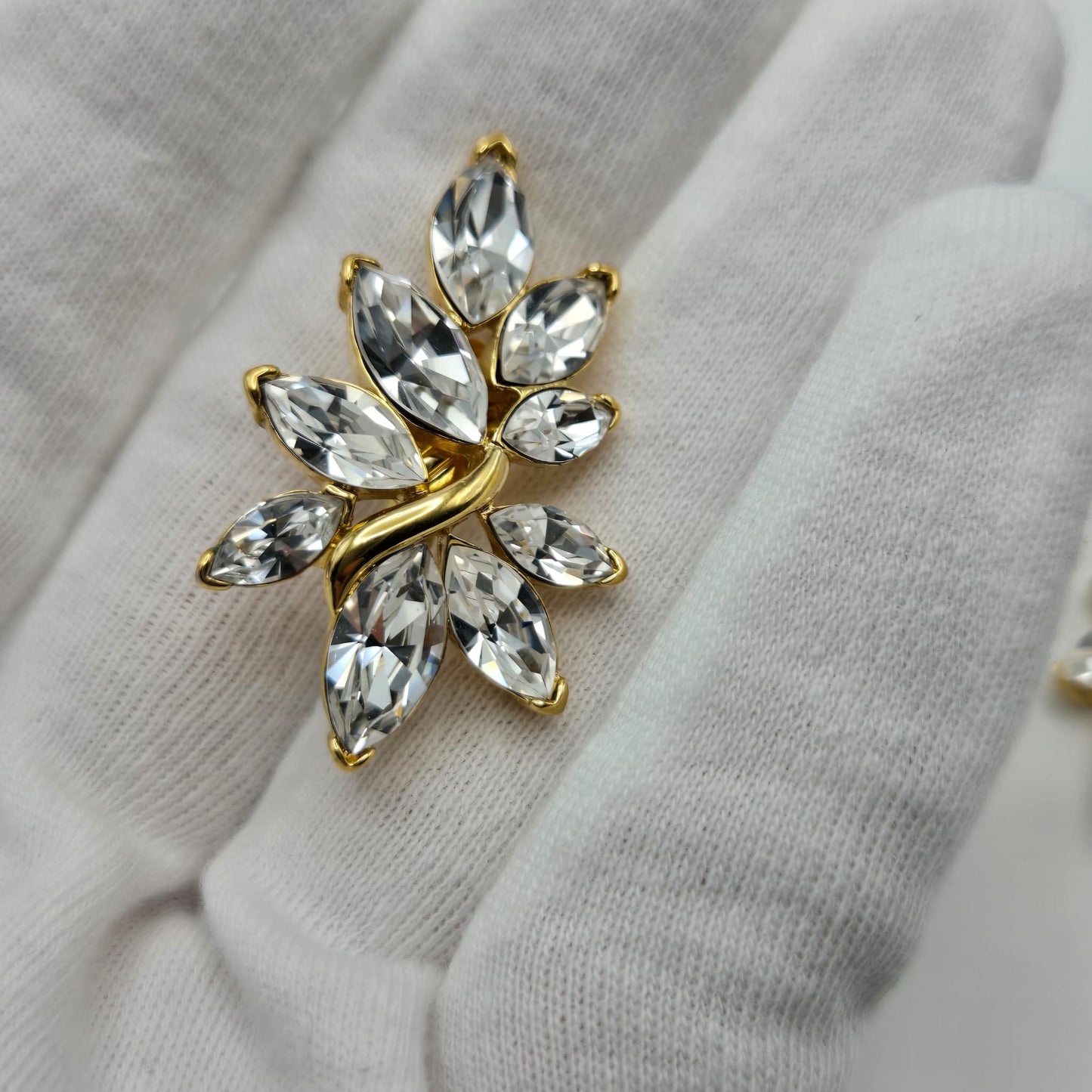 Vintage TRIFARI TM Brooch Pin and Clip on Earrings Set