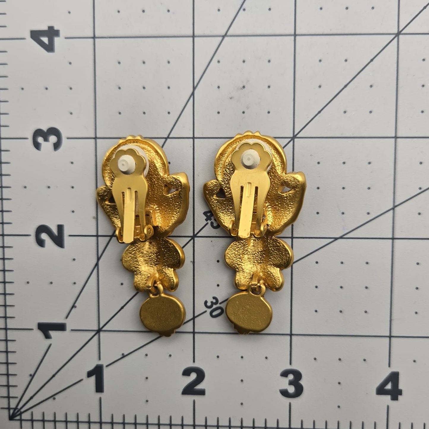 Vintage ELIZABETH TAYLOR For AVON Gilded Age Style Cherub Gold Tone Dangle Clip on Earrings