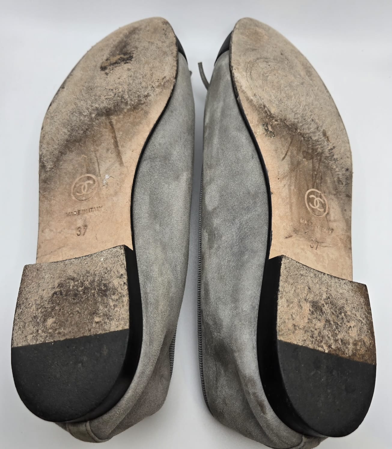 Vintage CHANEL Cap Toe CC Ballet Flats Bow Logo Grey and Black Lambskin Size 37