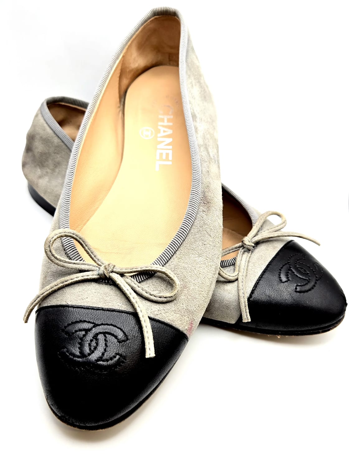 Vintage CHANEL Cap Toe CC Ballet Flats Bow Logo Grey and Black Lambskin Size 37