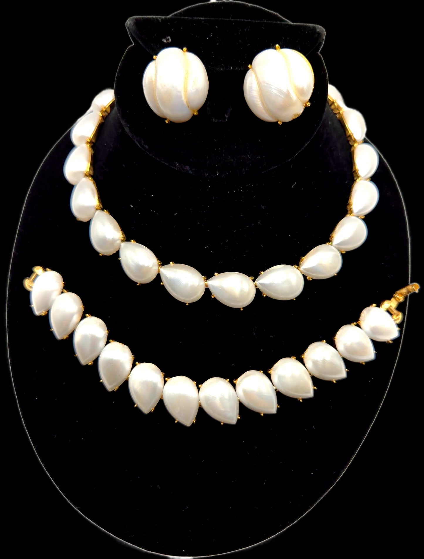 Vintage TRIFARI Crown Signed Tear Drop Faux Pearls, Gold Tone Choker Necklace, Bracelet and Clip on Earrings Set