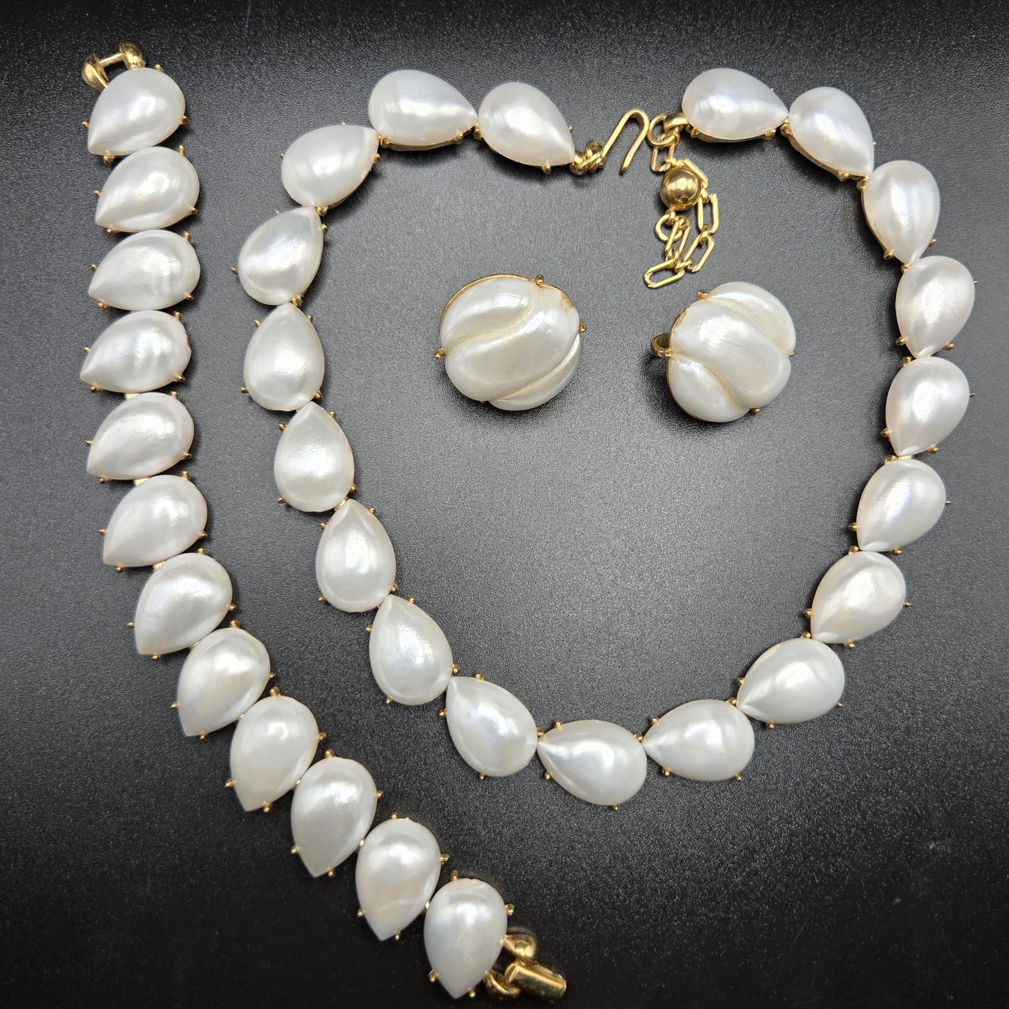 Vintage TRIFARI Crown Signed Tear Drop Faux Pearls, Gold Tone Choker Necklace, Bracelet and Clip on Earrings Set