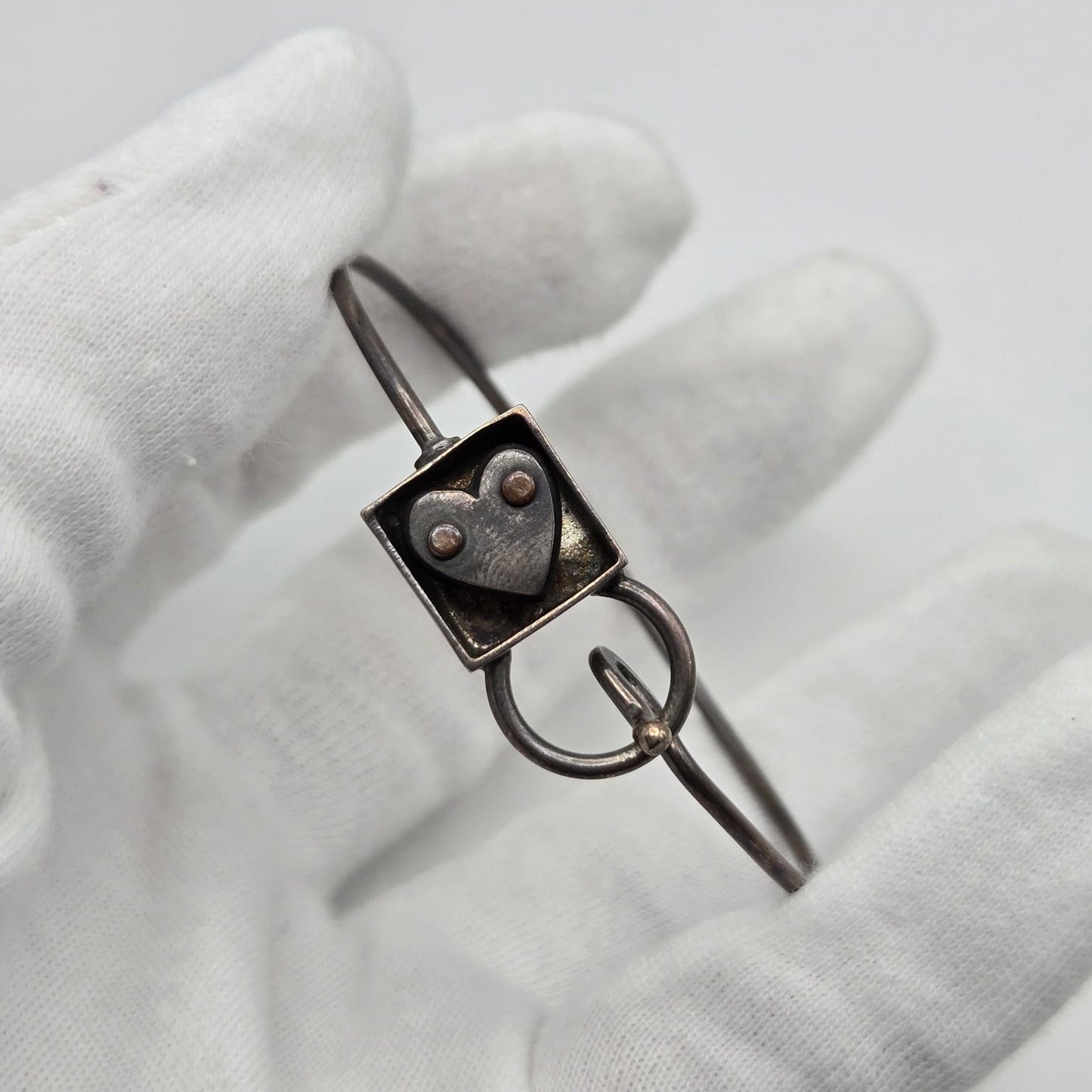 THOMAS MANN Signed Heart in a Box Wire Bracelet