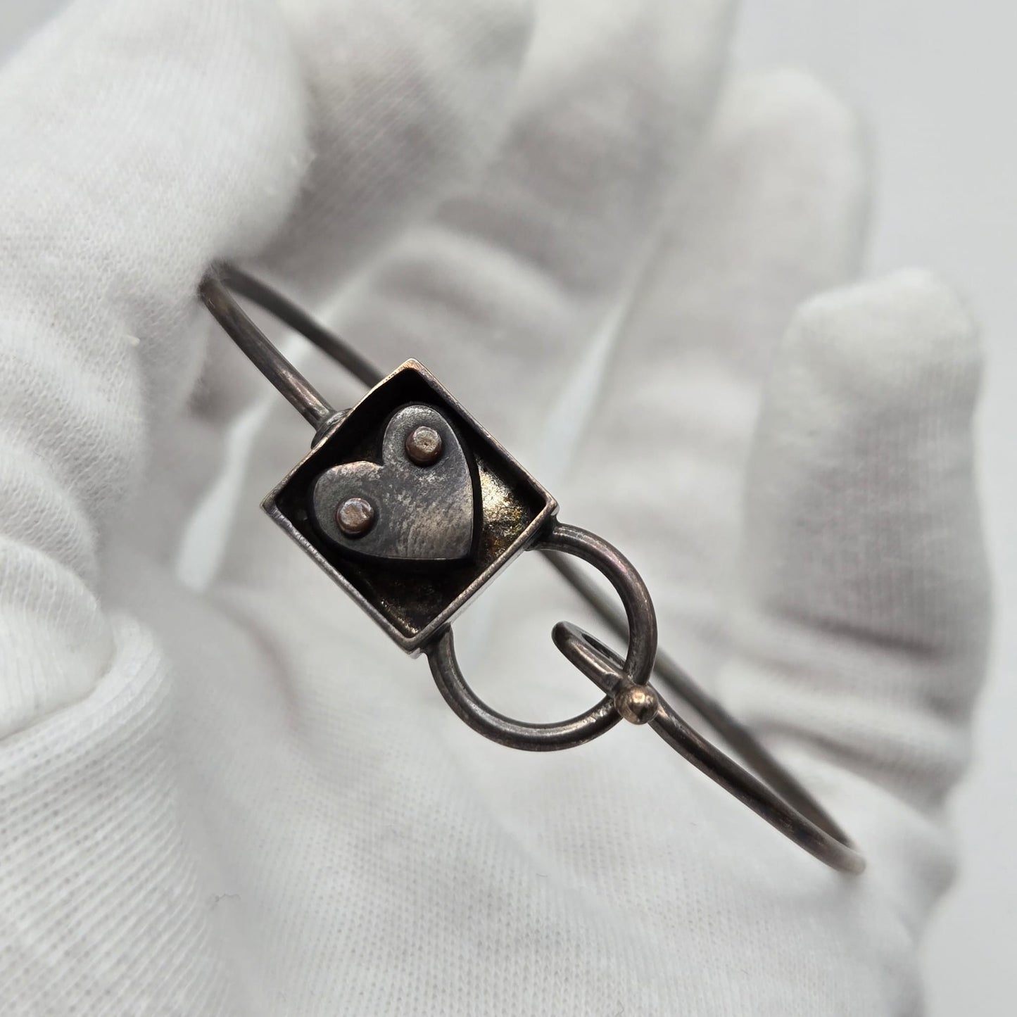 THOMAS MANN Signed Heart in a Box Wire Bracelet