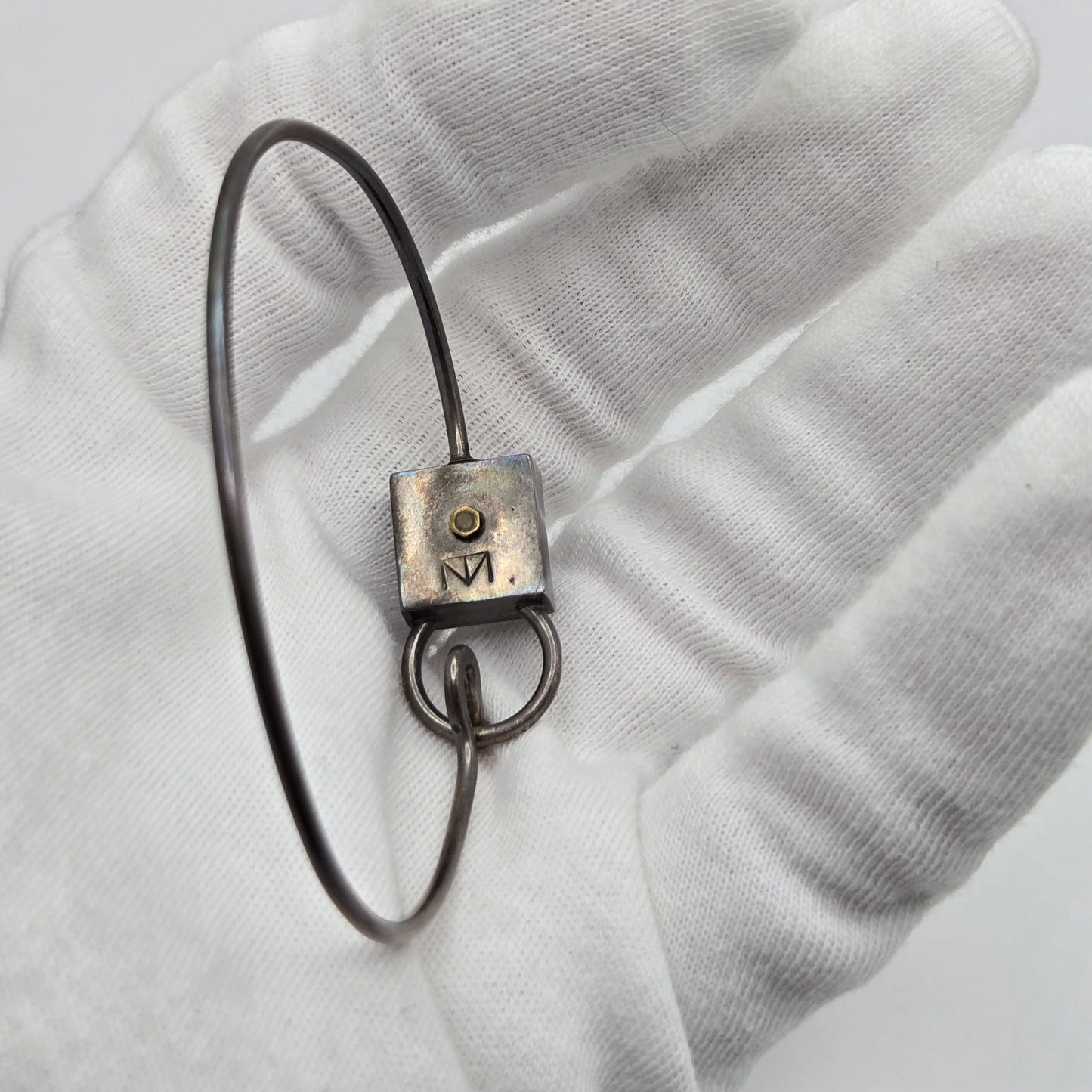 THOMAS MANN Signed Heart in a Box Wire Bracelet