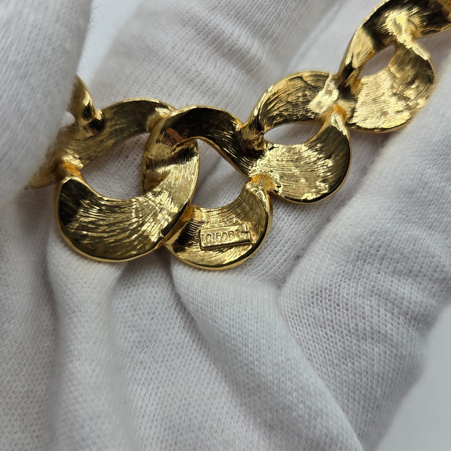 Vintage TRIFARI TM Rhinestones Gold Tone Necklace