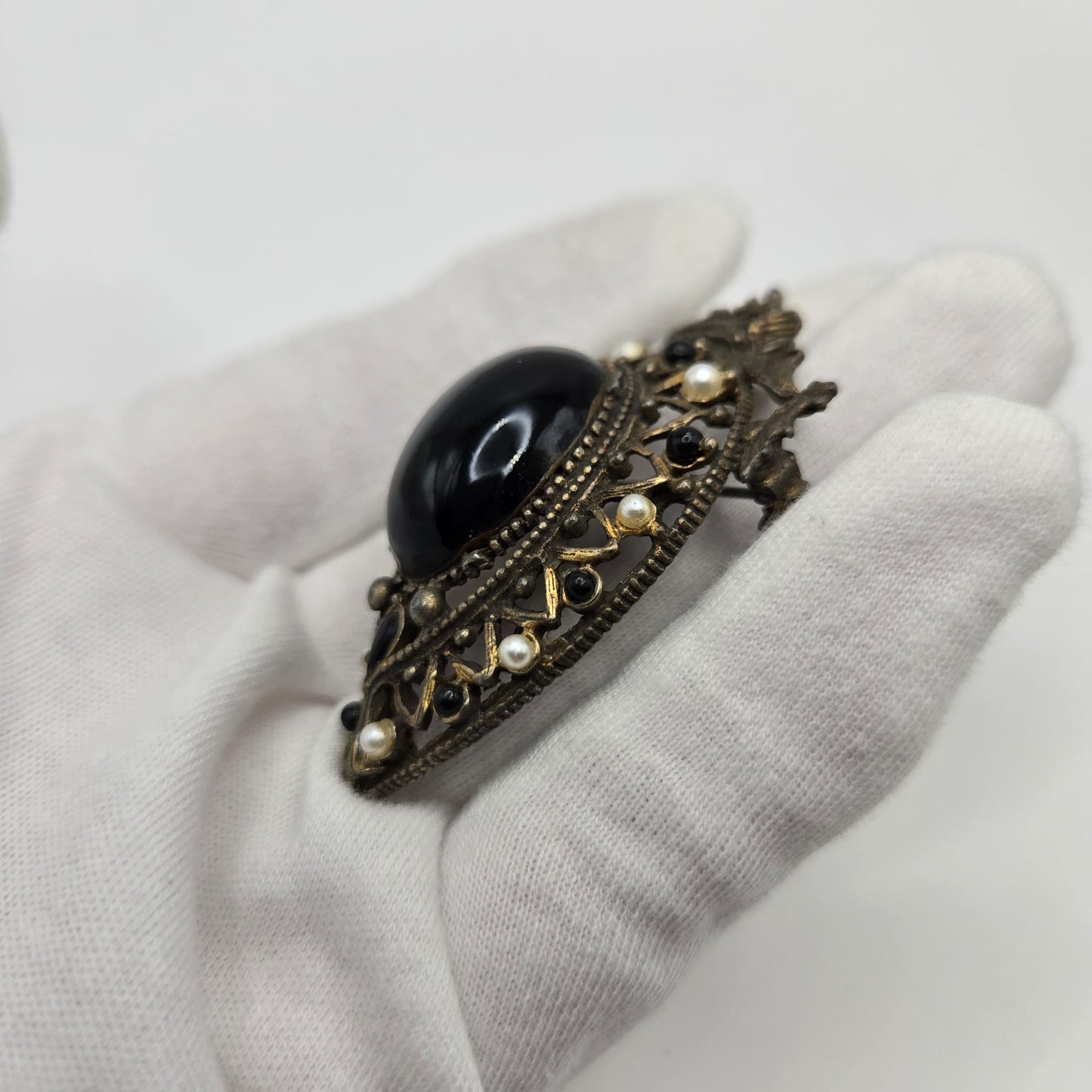 Vintage FLORENZA Rococo Cameo Crown, Antique Gold Tone Brooch pin