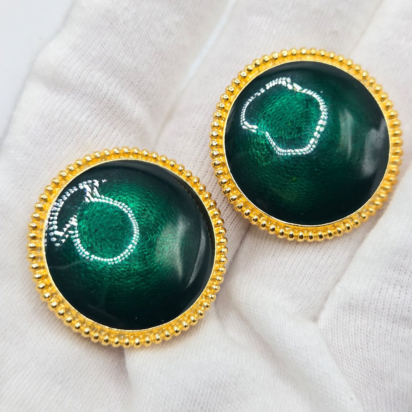 Vintage TRIFARI TM Large green enamel round gold tone clip on earrings