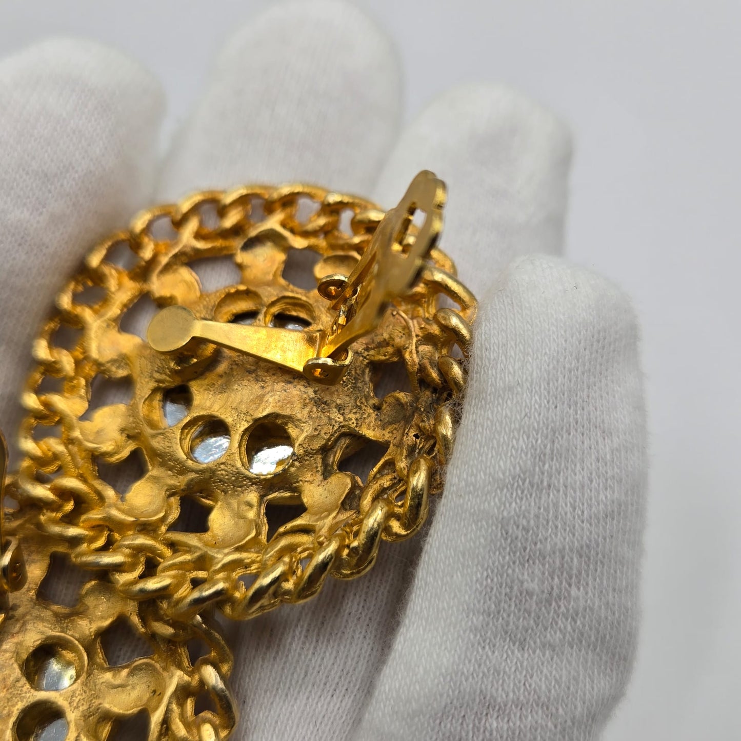 Vintage Huge Designer Runway Round Faux Blue sapphire Cabochon Chain Gold tone clip on earrings