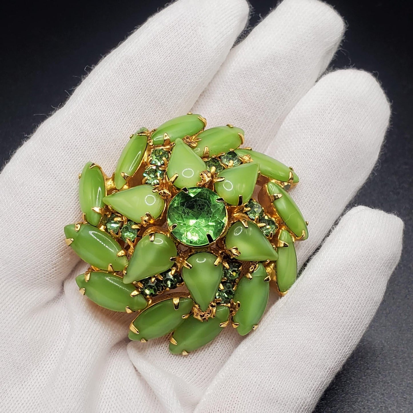 Vintage Lime Green Cabochon Rhinestone 3D Gold Tone Pin Brooch
