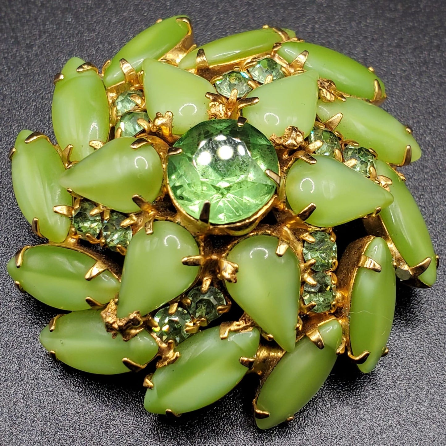 Vintage Lime Green Cabochon Rhinestone 3D Gold Tone Pin Brooch