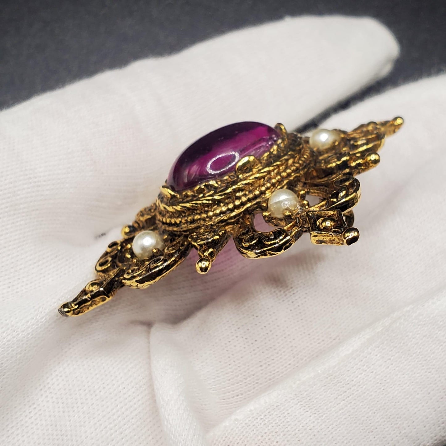 Vintage Victorian Style Jelly-Purple Cabochon Faux Pearls Antique Gold Tone Pin On Brooch