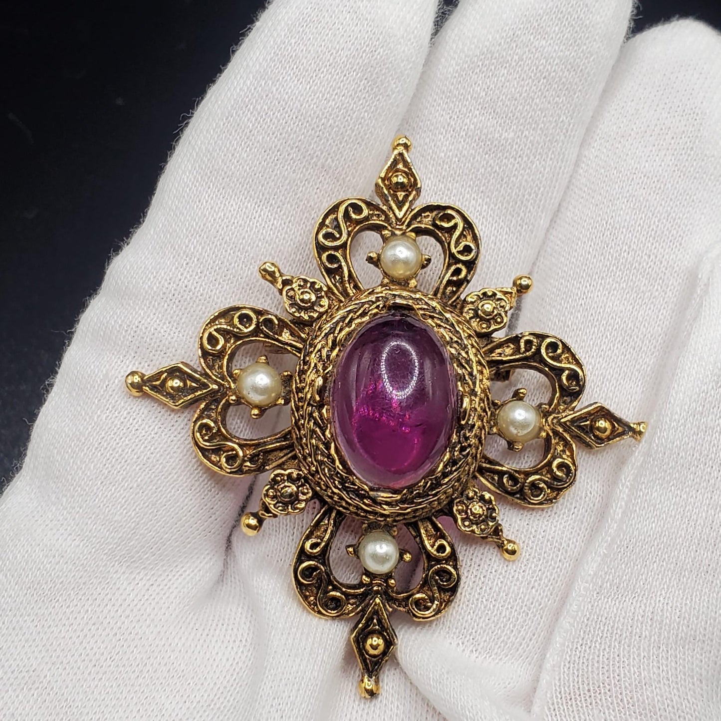 Vintage Victorian Style Jelly-Purple Cabochon Faux Pearls Antique Gold Tone Pin On Brooch