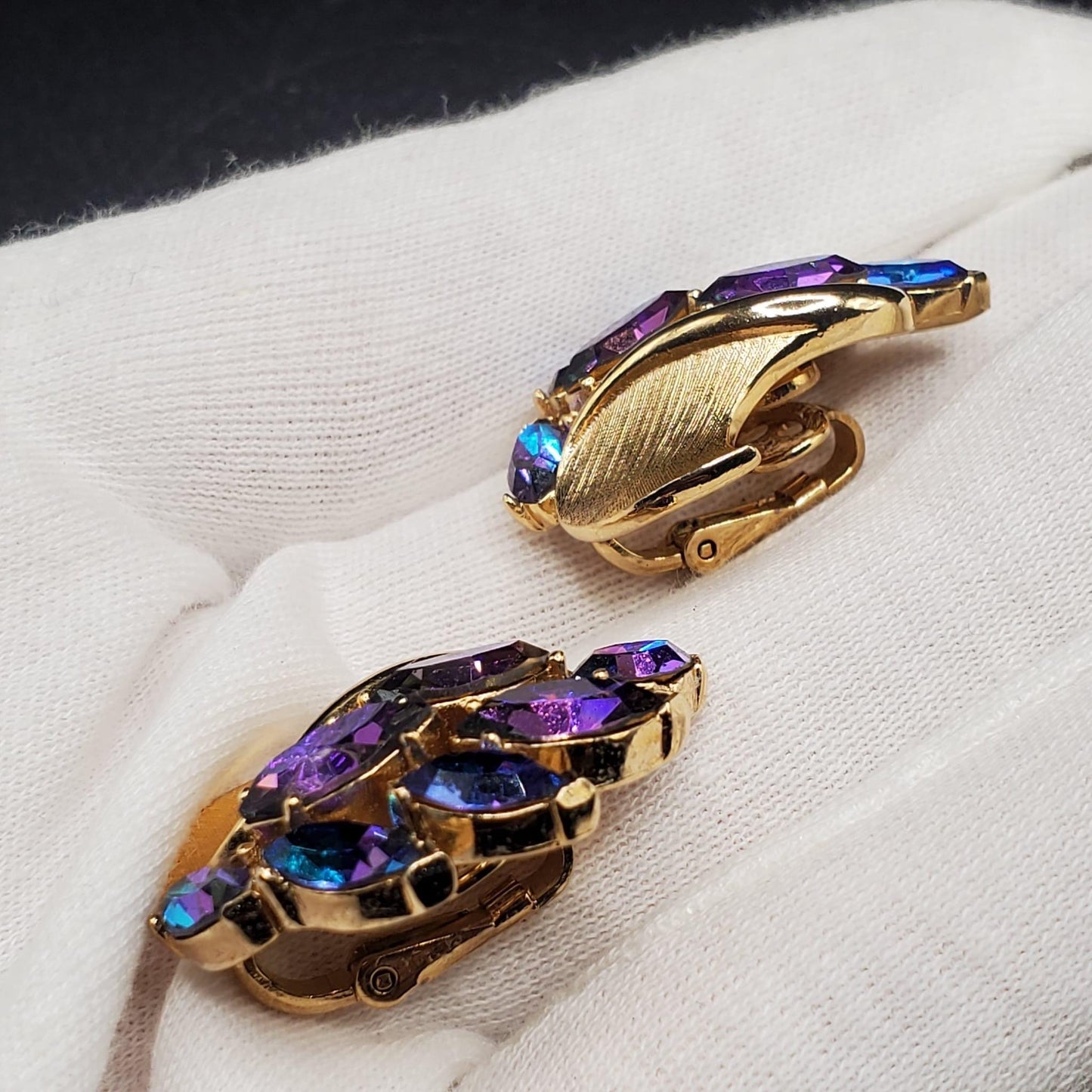 Vintage TRIFARI Crown Purple Heliotrop Glass Rhinestones Gold Tone Clip On Earrings