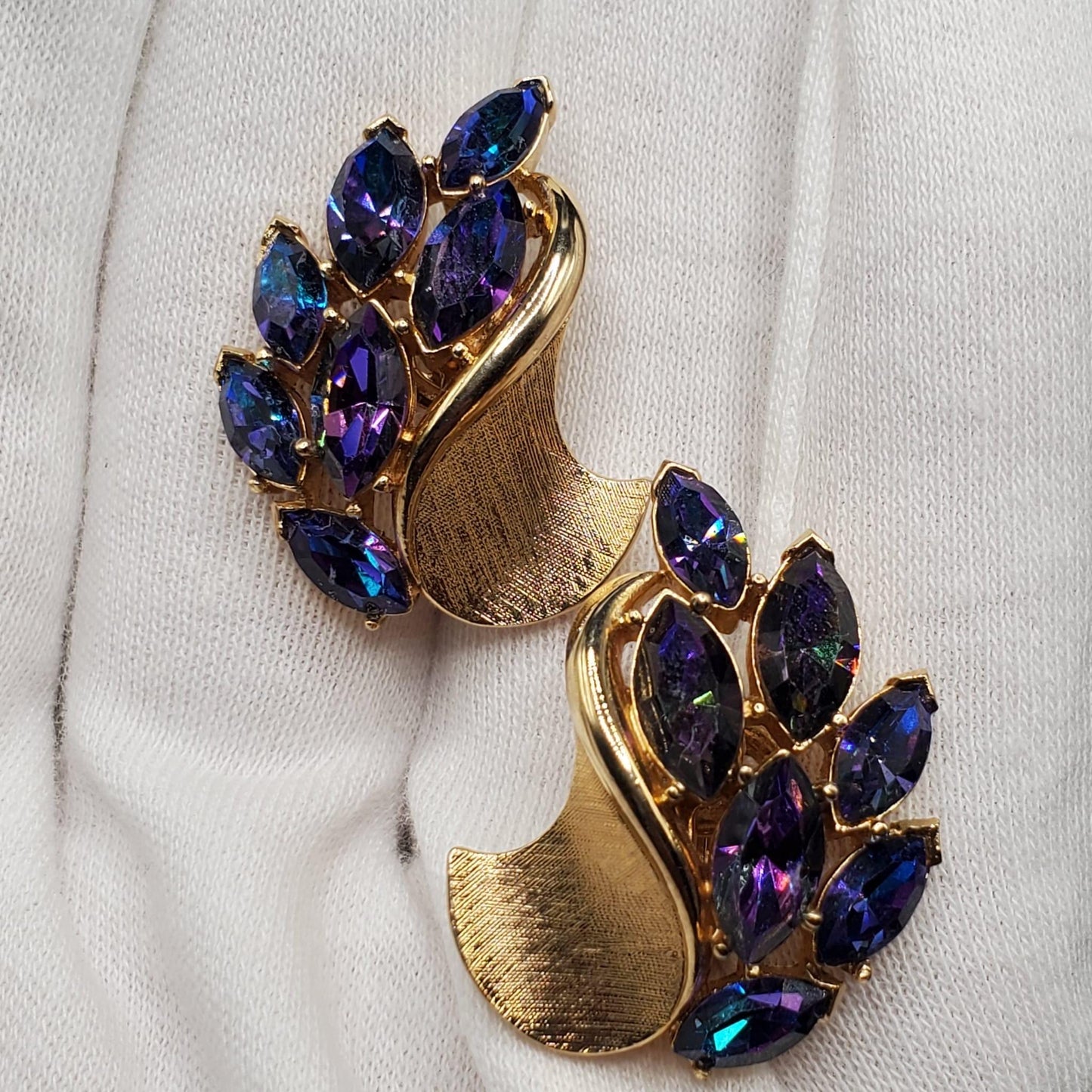 Vintage TRIFARI Crown Purple Heliotrop Glass Rhinestones Gold Tone Clip On Earrings