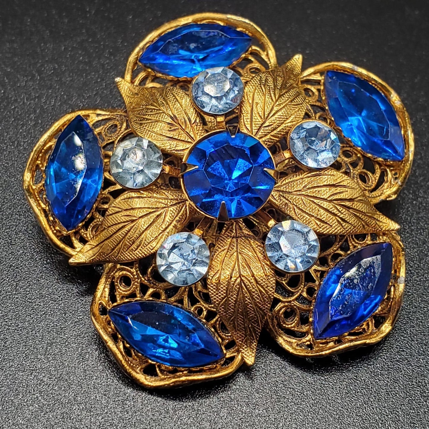 Vintage 3D Blue Rhinestones Gold Tone Filigree Brooch Pin Beautiful Statement Piece