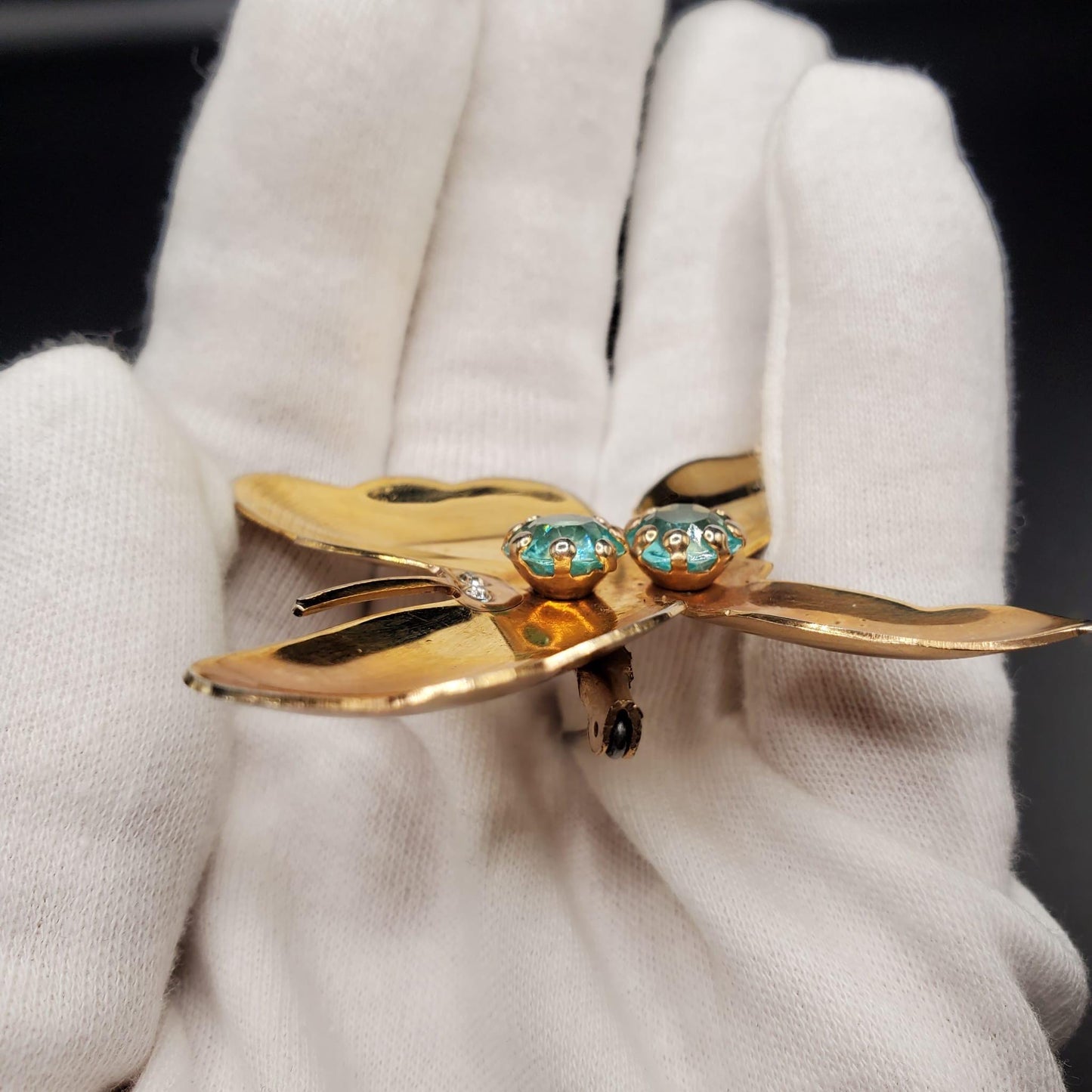 Vintage BUTTERFLY Aqua Blue Rhinestones Gold Tone Brooch Pin And Screw Back Earrings Set