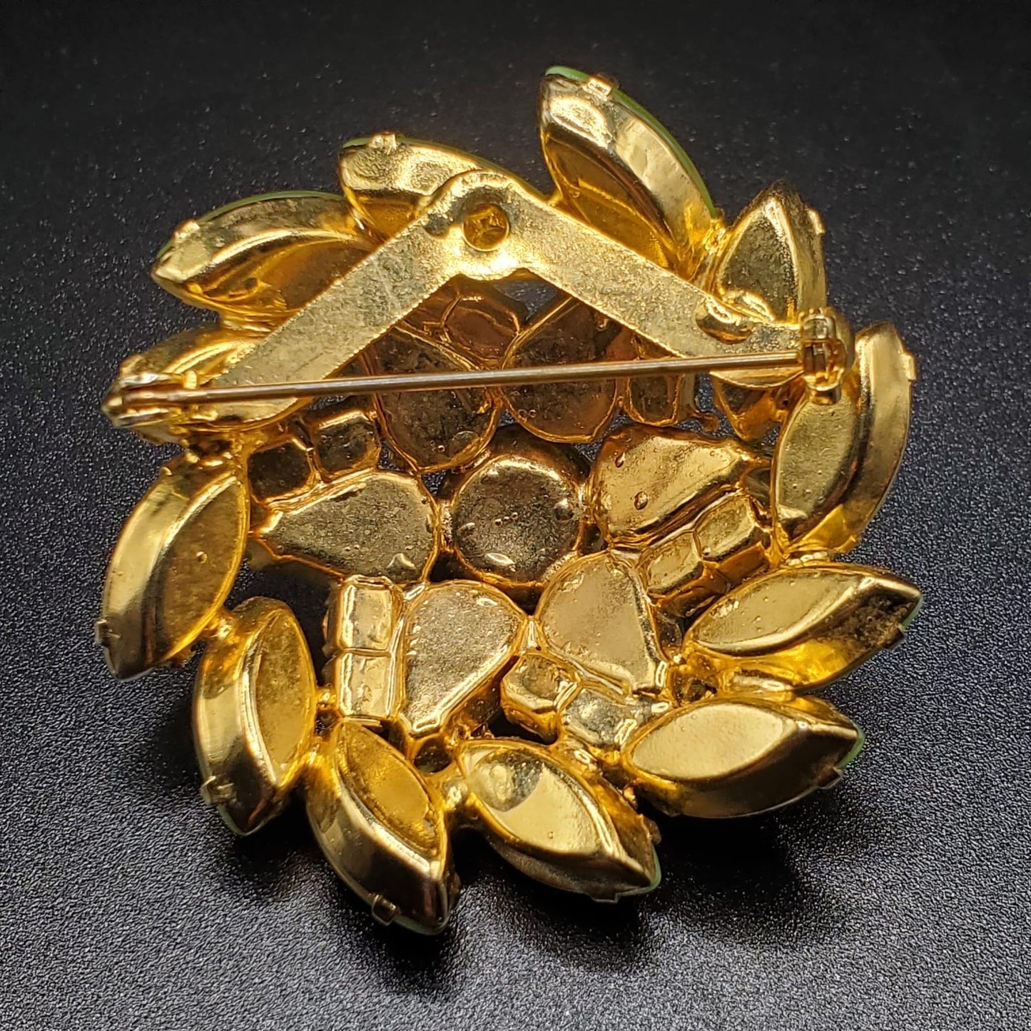 Vintage Lime Green Cabochon Rhinestone 3D Gold Tone Pin Brooch