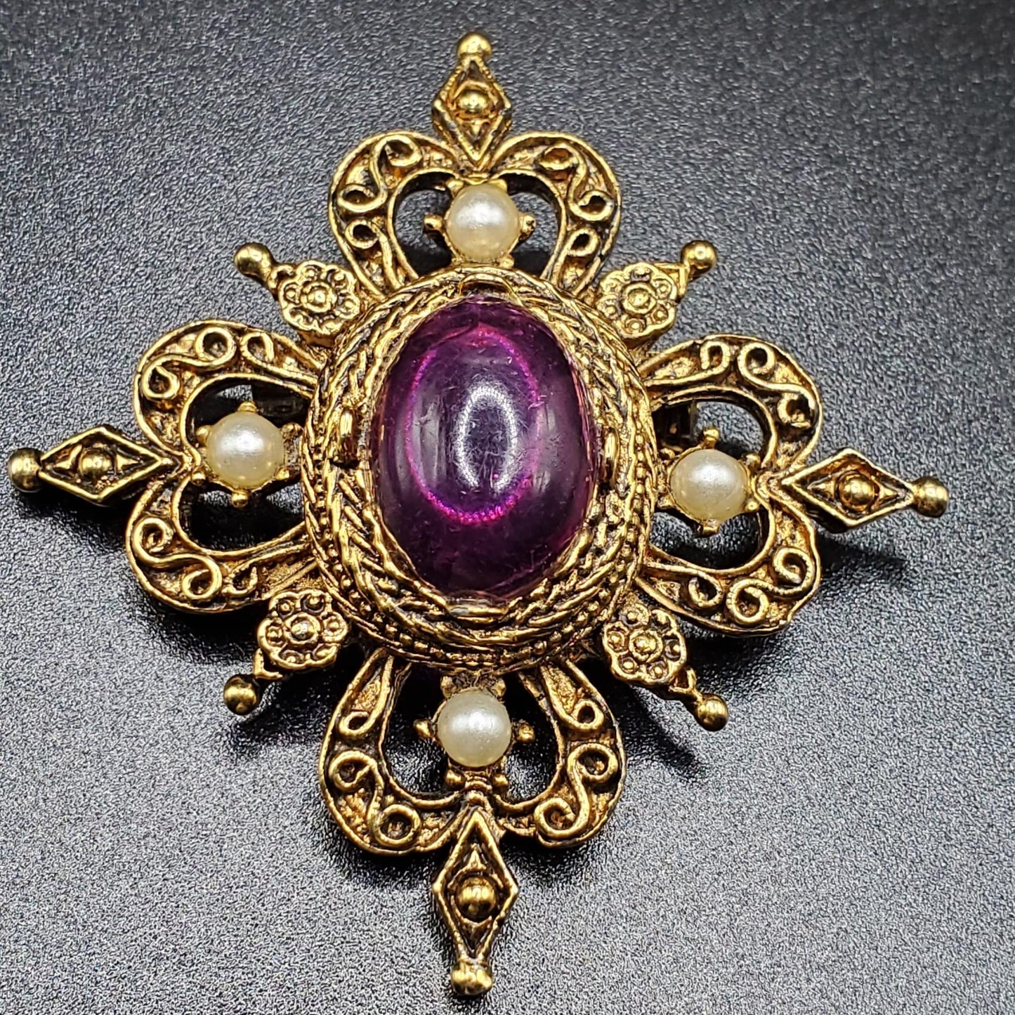 Vintage Victorian Style Jelly-Purple Cabochon Faux Pearls Antique Gold Tone Pin On Brooch