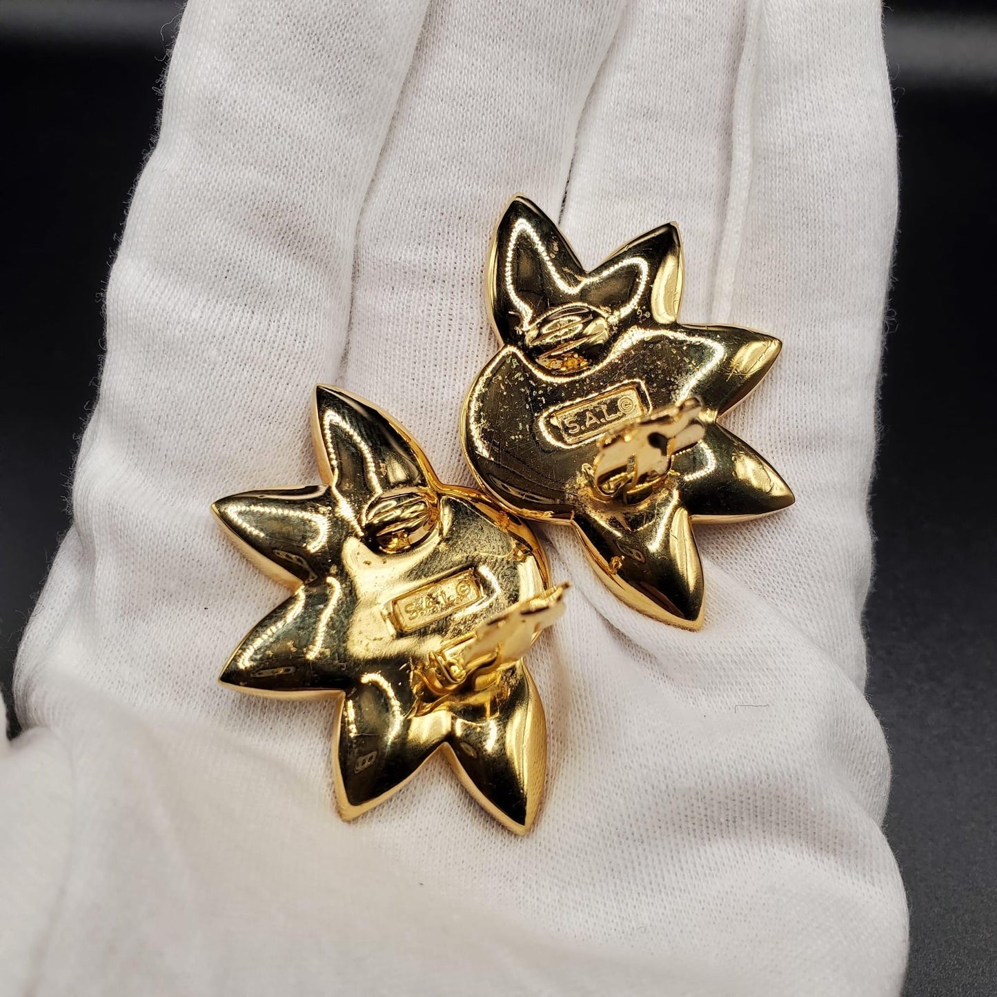 Vintage SWAROVSKI, Massive , Pink, Clear Crystals, Gold Tone Flower Clip On Earrings