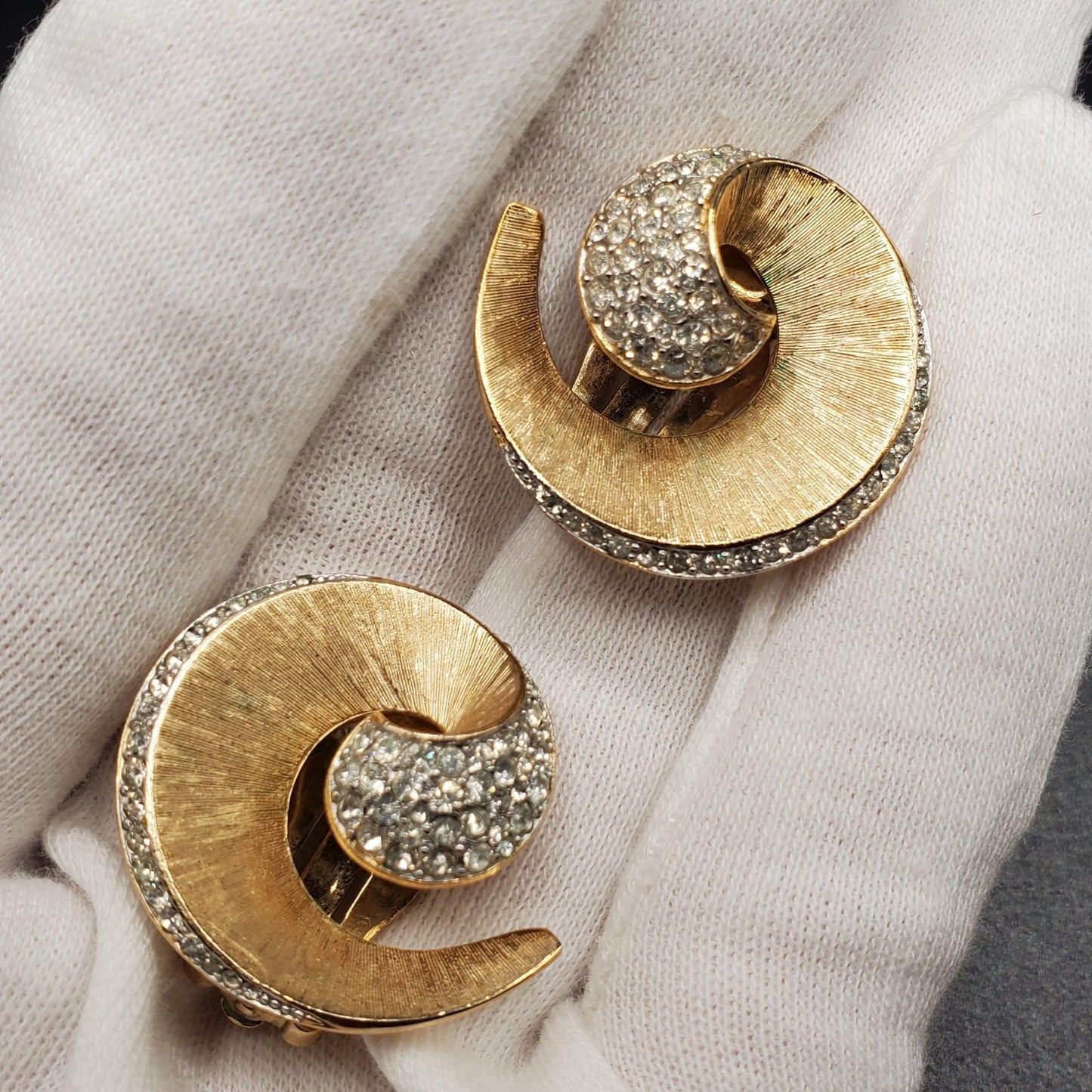 Vintage TRIFARI Crown Signed Swirl Gold Tone, Rhinestones Clip On Earrings