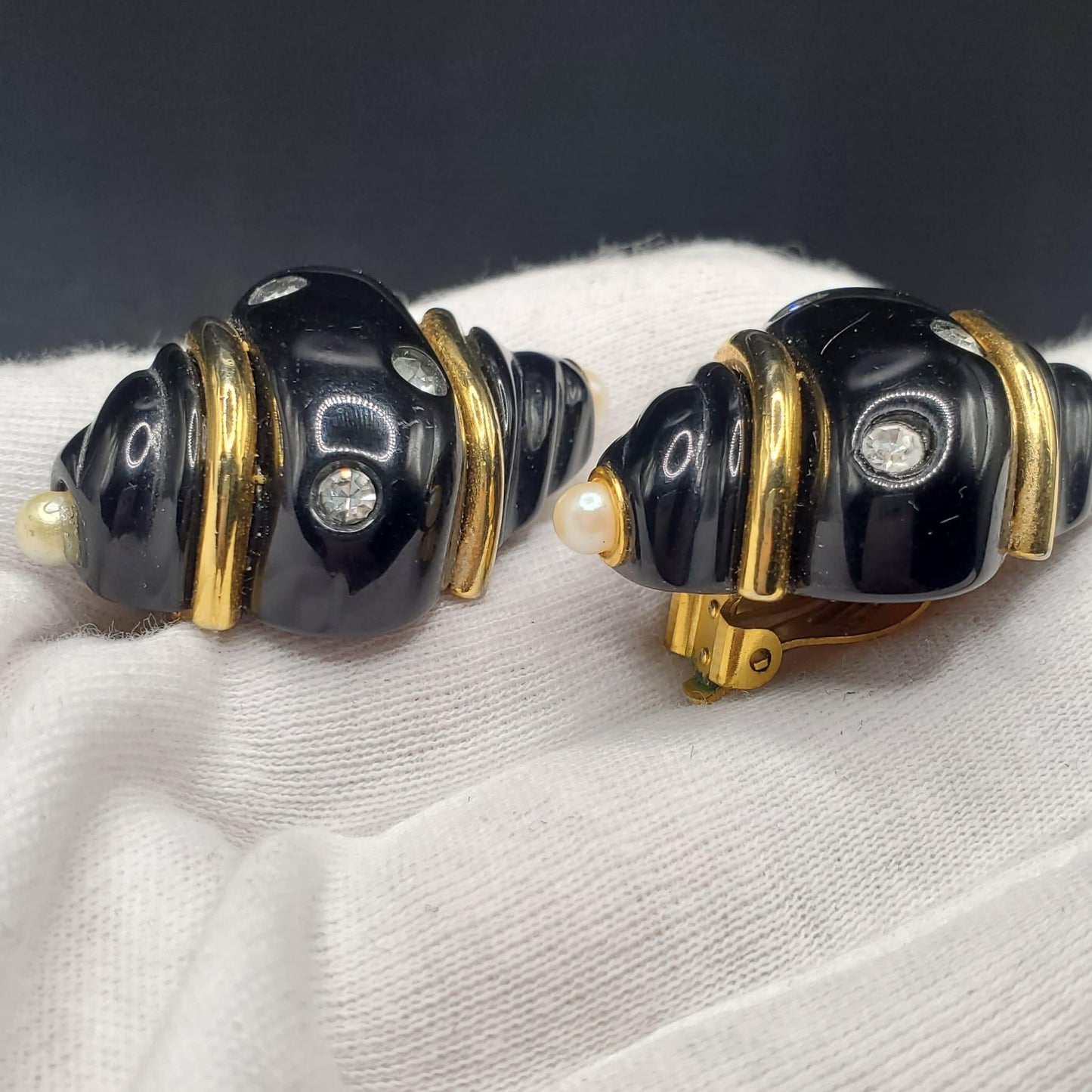 Vintage KENNETH JAY LANE Signed Black Lucite Faux Pearls Rhinestones Gold Tone Shell Shaped Clip On Earrings