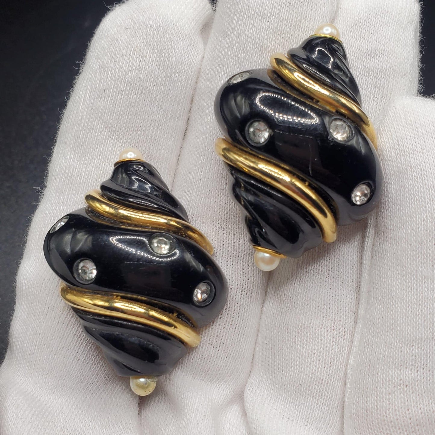 Vintage KENNETH JAY LANE Signed Black Lucite Faux Pearls Rhinestones Gold Tone Shell Shaped Clip On Earrings