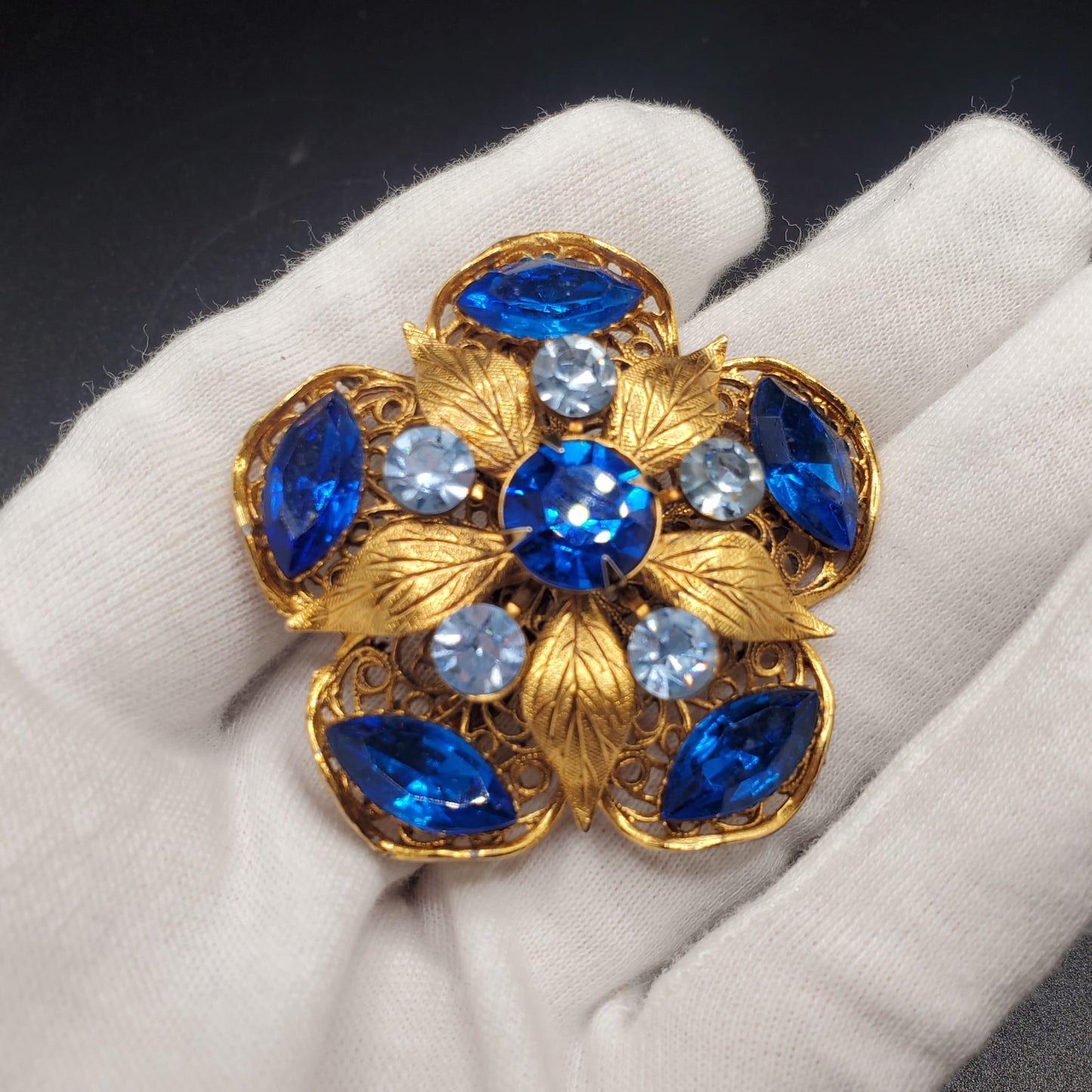 Vintage 3D Blue Rhinestones Gold Tone Filigree Brooch Pin Beautiful Statement Piece