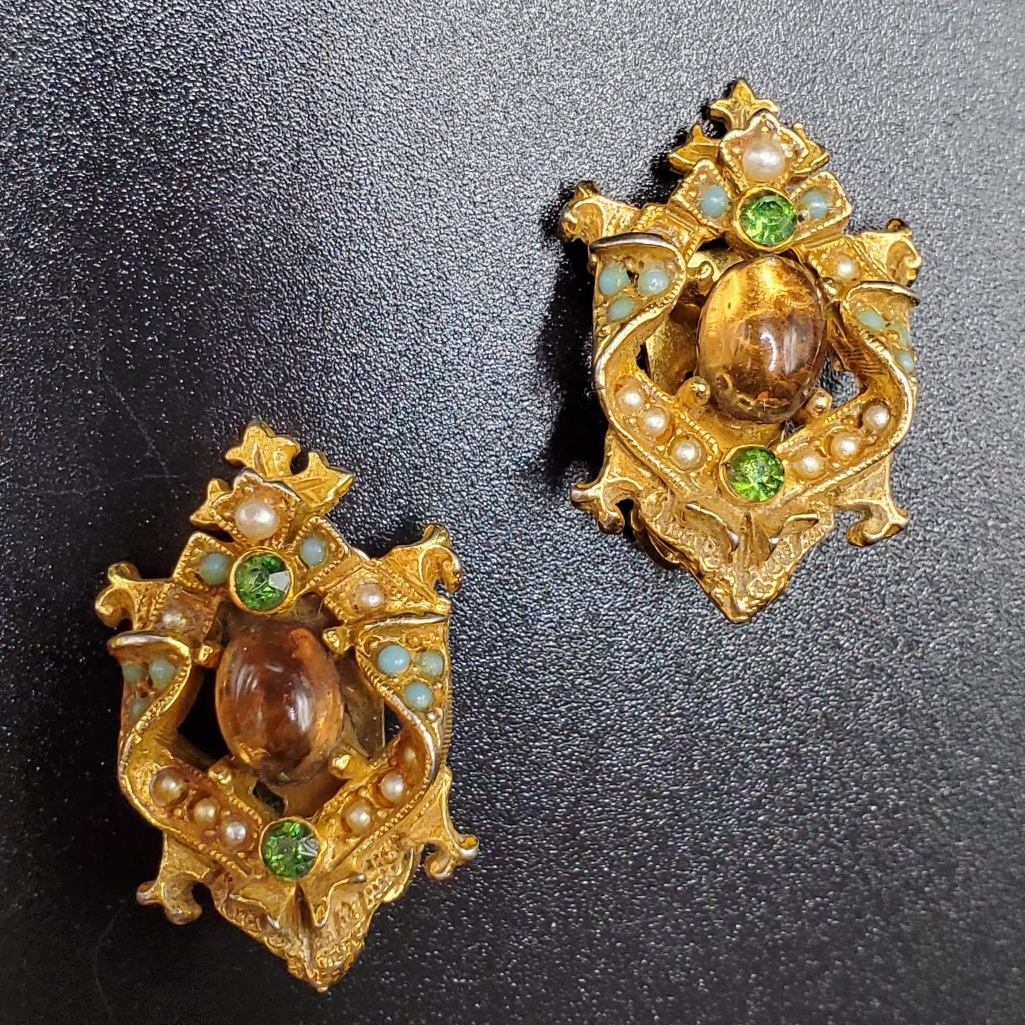 Vintage ART ARTHUR PEPPER Signed Brown Cabochon Green Rhinestones Gold Tone Clip On Earrings Very Rare